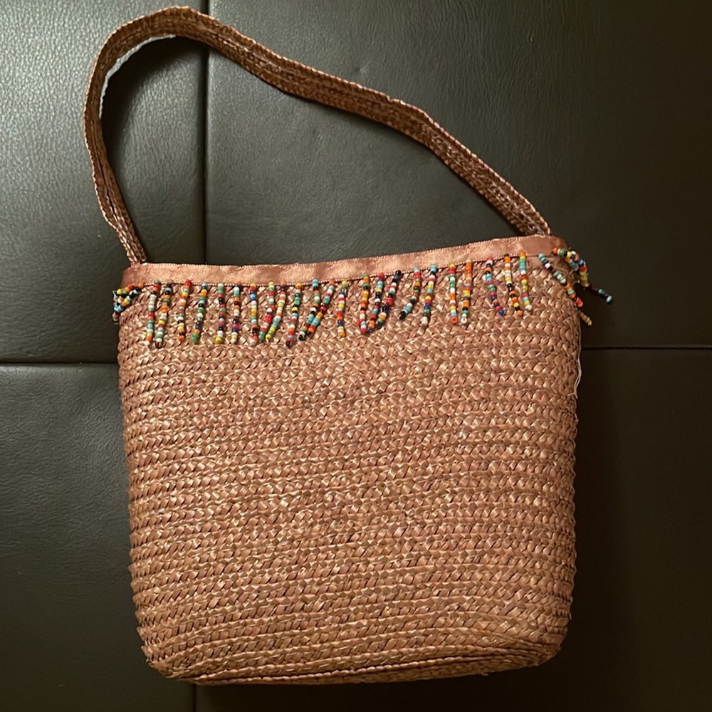 Beaded trim straw bag.